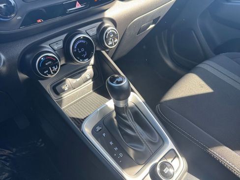 Used 2025 Hyundai Venue SEL image 41