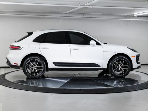 Certified 2023 Porsche Macan image 8