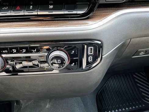 Used 2025 Chevrolet Silverado 1500 LT image 26