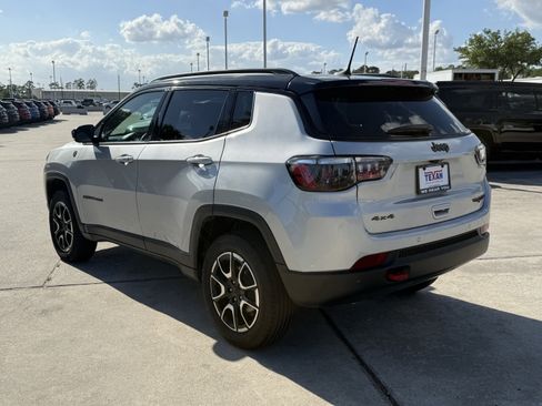 Used 2024 Jeep Compass Trailhawk AWD/4WD image 3