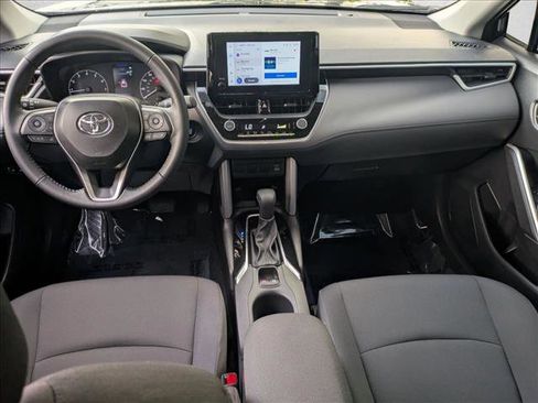 Used 2025 Toyota Corolla Cross LE FWD image 17