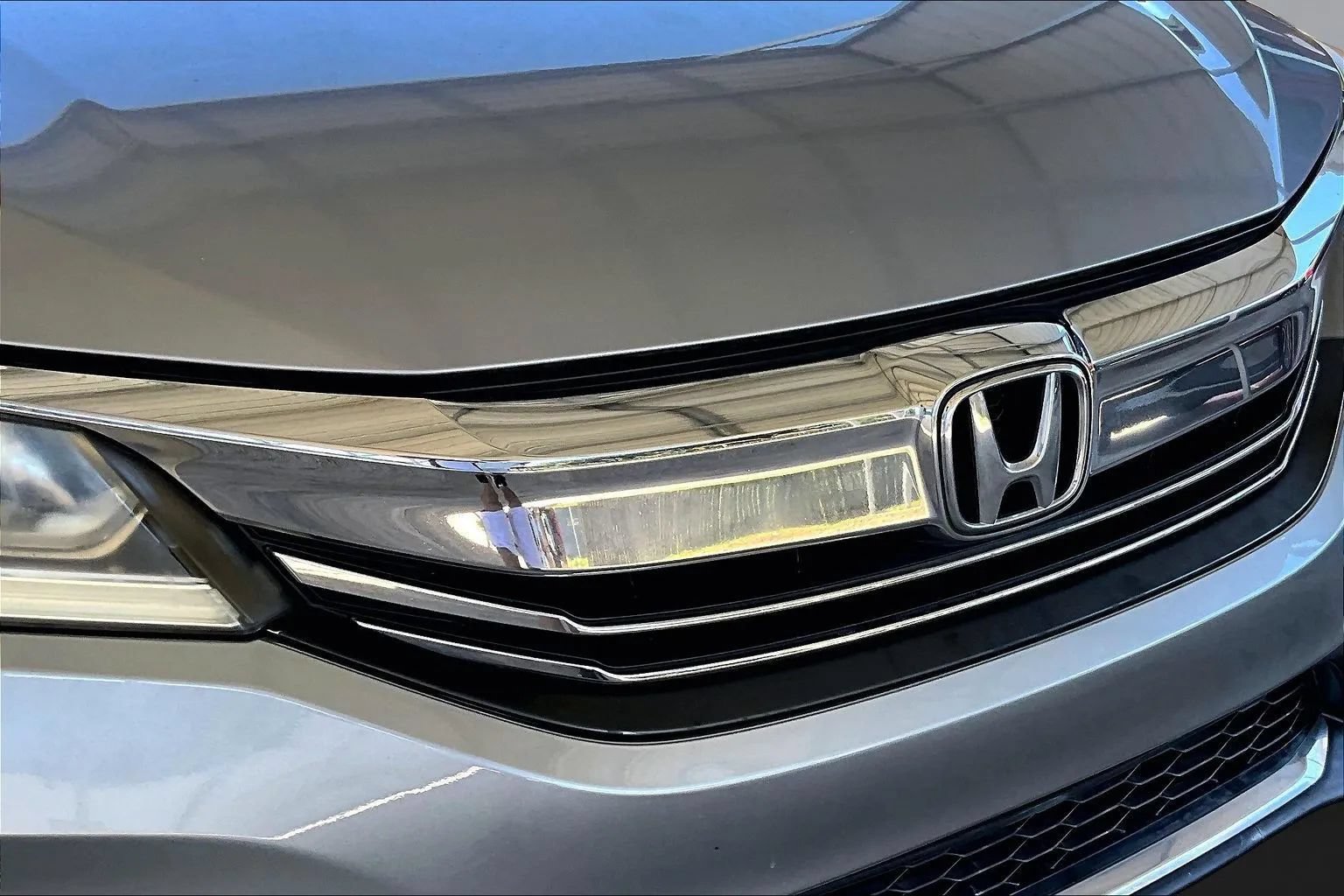 Used 2017 Honda Accord Sport image 29