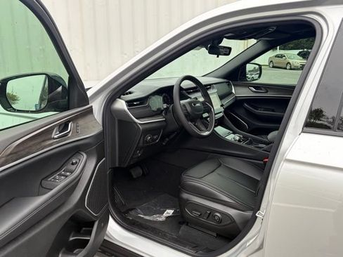 New 2026 Jeep Grand Cherokee Limited AWD/4WD image 15