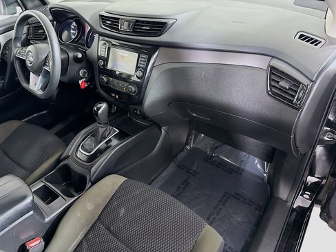 Used 2021 Nissan Rogue Sport S image 29