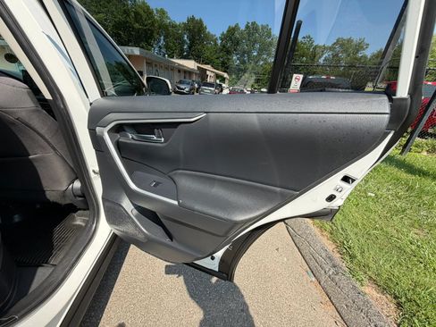 Used 2019 Toyota RAV4 XLE w/ Convenience Package AWD/4WD image 17