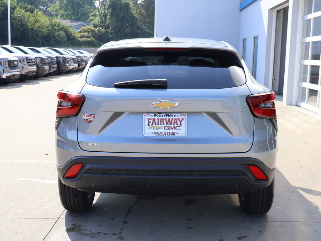 New 2026 Chevrolet Trax LS w/ LS Convenience Package FWD image 9