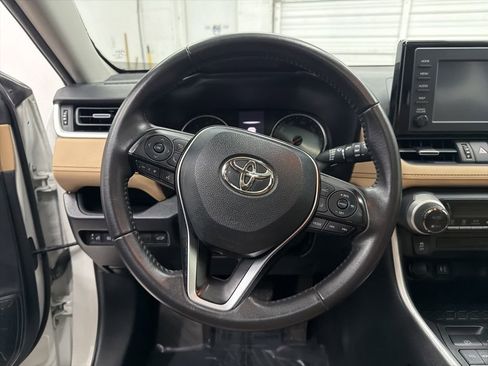 Used 2019 Toyota RAV4 XLE Premium image 16