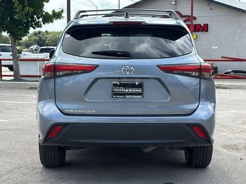 Used 2022 Toyota Highlander LE FWD image 7