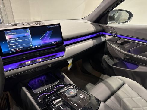 Used 2024 BMW i5 eDrive40i w/ Premium Package image 19