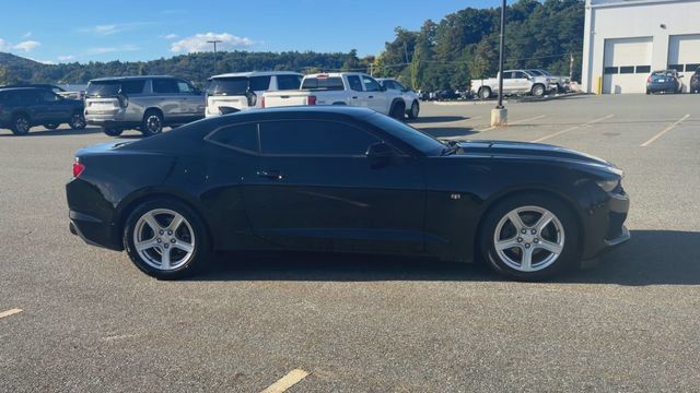 Used 2019 Chevrolet Camaro LT RWD image 9