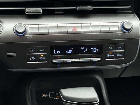 Used 2025 Hyundai Kona SEL FWD image 17