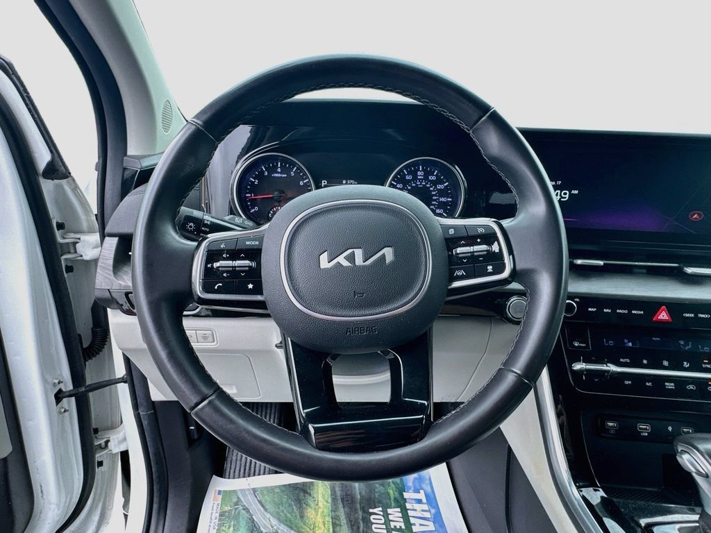 Certified 2024 Kia Carnival EX FWD image 14