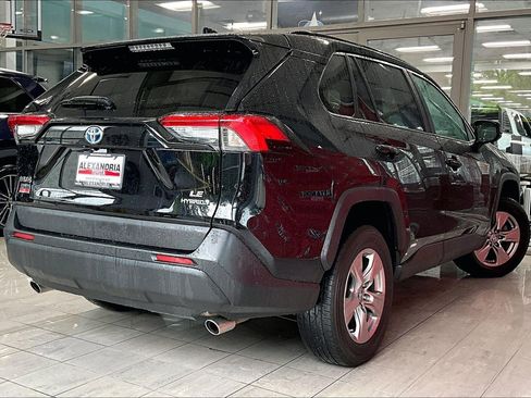 Used 2024 Toyota RAV4 LE AWD/4WD image 12