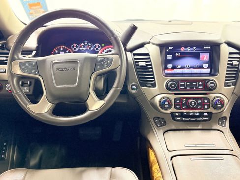 Used 2015 GMC Yukon Denali w/ Premium Package image 23