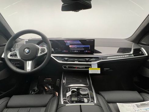 New 2026 BMW X7 xDrive40i w/ M Sport Package AWD/4WD image 11