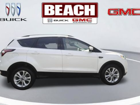 Used 2018 Ford Escape SE FWD image 2