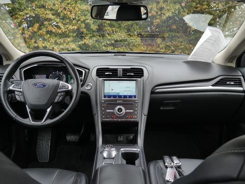 Used 2020 Ford Fusion Titanium image 10