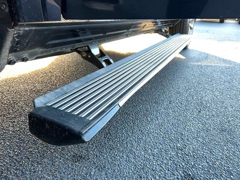 Used 2023 Jeep Grand Wagoneer L 4WD image 10