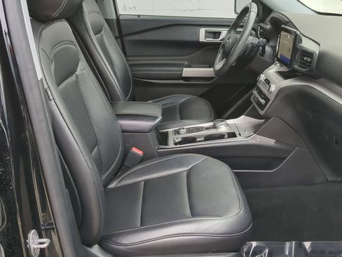 Used 2020 Ford Explorer XLT w/ Equipment Group 202A image 21