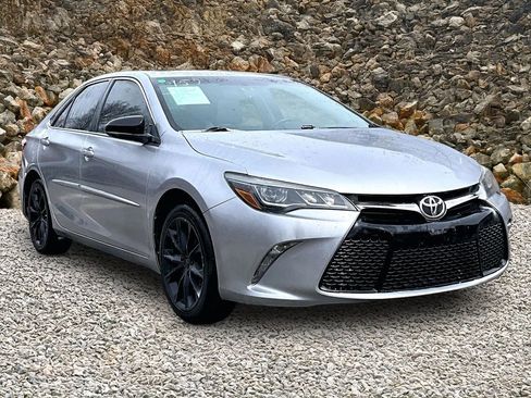 Used 2015 Toyota Camry XSE image 10