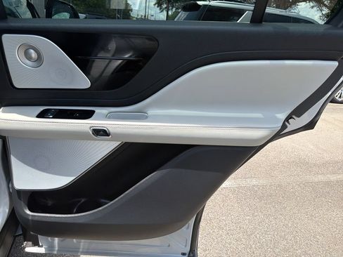 Used 2025 Lincoln Aviator Reserve w/ Luxury Package RWD image 34