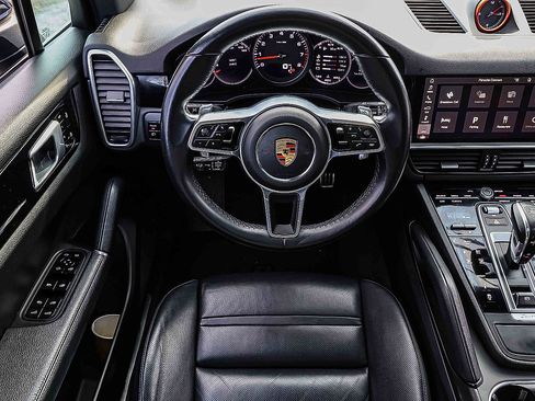 Used 2021 Porsche Cayenne S image 17