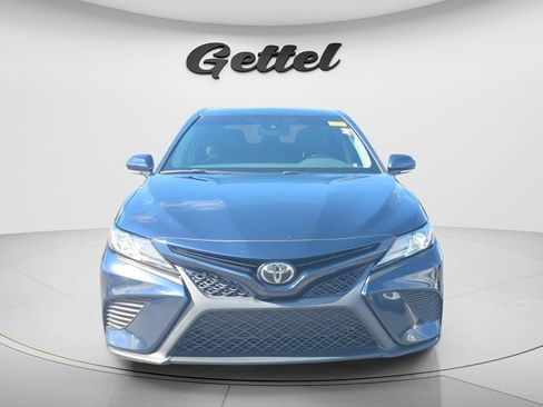 Used 2020 Toyota Camry SE w/ Convenience Package FWD image 2