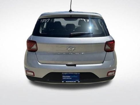 Used 2025 Hyundai Venue SE FWD image 3