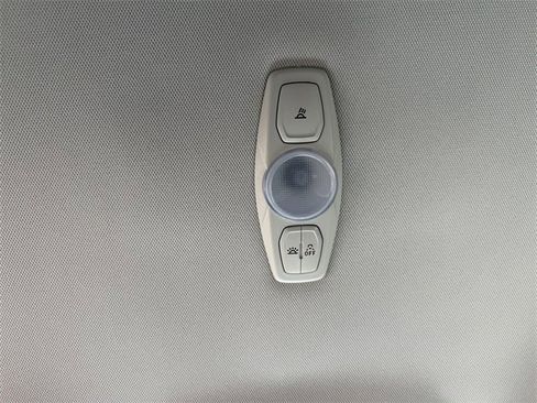 Used 2018 Ford Focus SE image 26