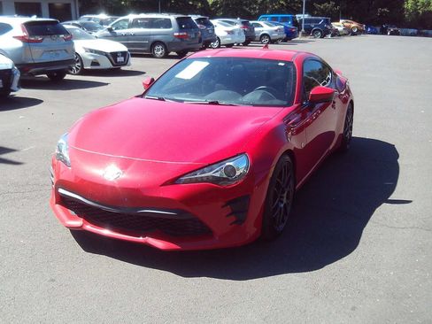 Used 2017 Toyota 86 RWD image 1
