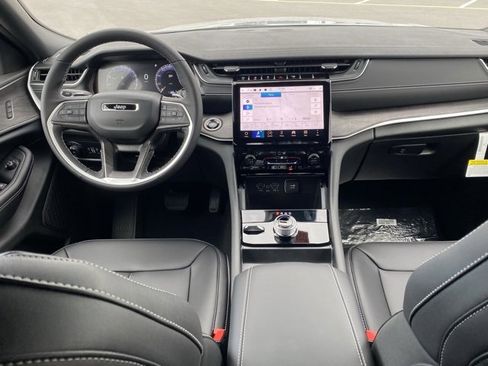 New 2025 Jeep Grand Cherokee L Limited w/ Black Appearance Package image 37