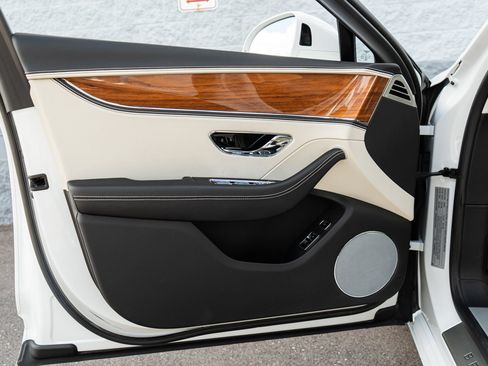 Certified 2023 Bentley Flying Spur V8 AWD/4WD image 23