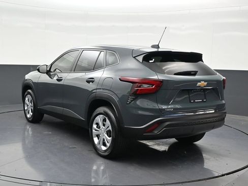 Used 2025 Chevrolet Trax LS FWD image 3