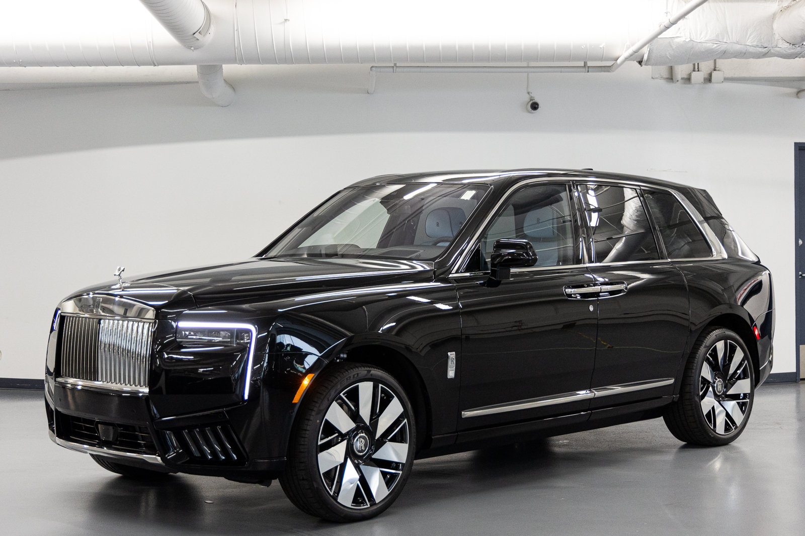 New 2027 Rolls-Royce Cullinan AWD/4WD image 1