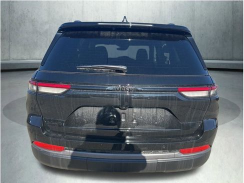 New 2026 Jeep Grand Cherokee Limited w/ Limited Altitude Package AWD/4WD image 4
