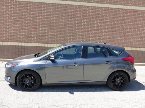Used 2016 Ford Focus SE w/ Equipment Group 201A FWD image 6
