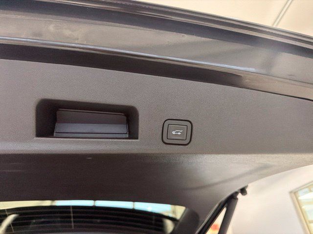 Used 2025 Chevrolet Traverse RS w/ LPO, Floor Liner Package AWD/4WD image 23