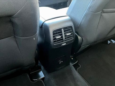 Used 2022 Ford Escape SE image 33