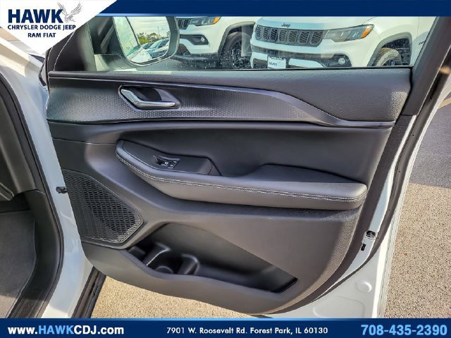 Certified 2025 Jeep Grand Cherokee Laredo X w/ Luxury Tech Group I AWD/4WD image 30