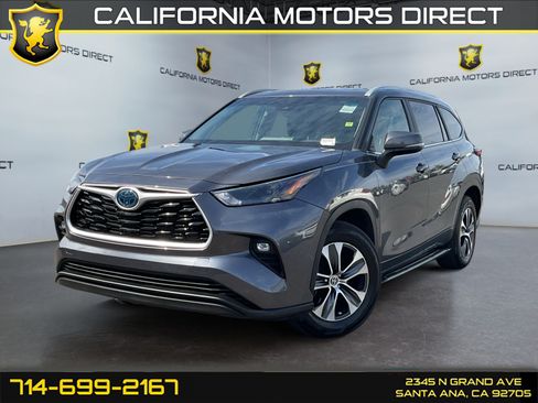 Used 2023 Toyota Highlander XLE FWD image 1
