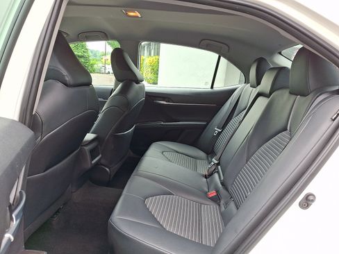 Used 2021 Toyota Camry SE FWD image 10
