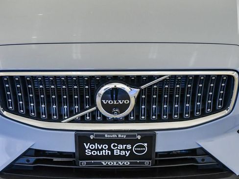 Certified 2025 Volvo V60 B5 Cross Country Plus AWD/4WD image 8