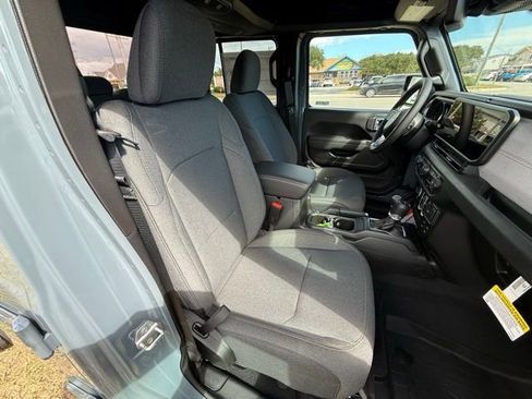 New 2025 Jeep Gladiator Sport image 11