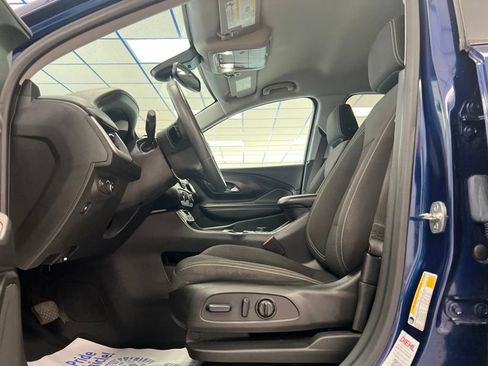 Used 2022 GMC Terrain SLE w/ Driver Convenience Package FWD image 18