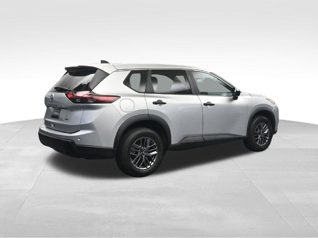 Used 2024 Nissan Rogue S AWD/4WD image 5