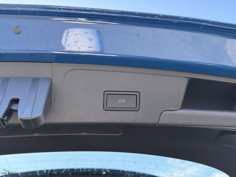 Used 2025 Volkswagen Atlas Cross Sport SEL Premium R-Line image 16