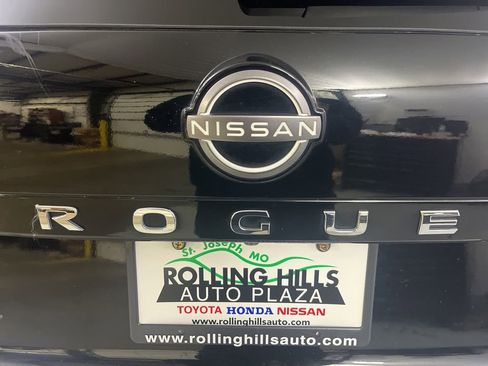 Used 2022 Nissan Rogue SV FWD image 42