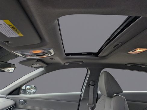 Used 2025 Hyundai Elantra SEL image 20