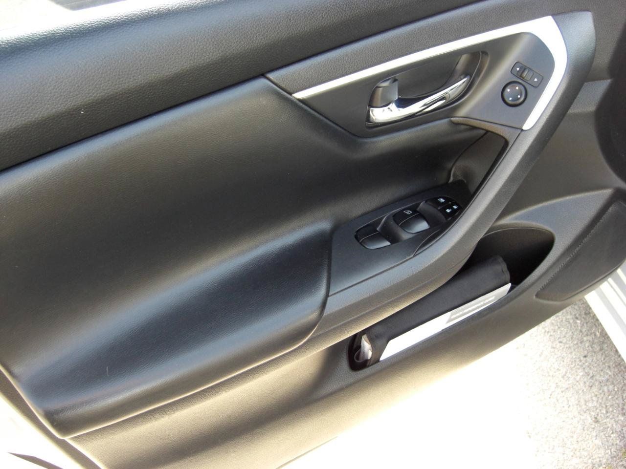 Used 2017 Nissan Altima 2.5 SV FWD image 19