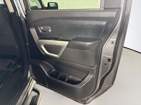 Used 2021 Nissan Titan SV w/ SV Convenience Package AWD/4WD image 28